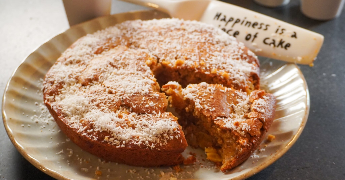 Torta soffice con frutta tropicale